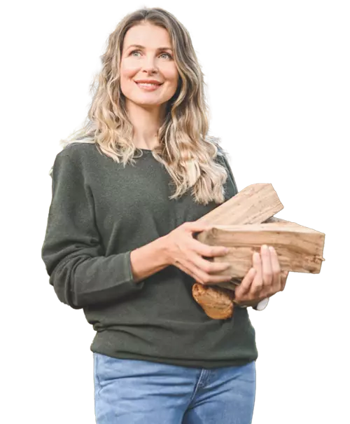 Mujer llevando leña